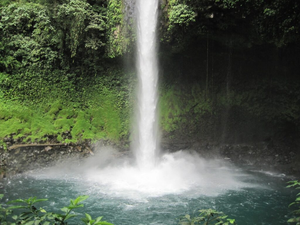 waterfall-g135397345_1280